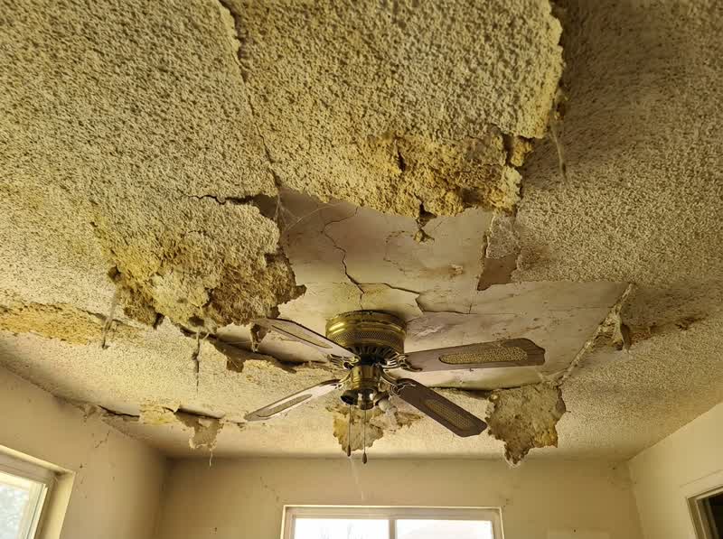 Popcorn Ceiling Removal Before